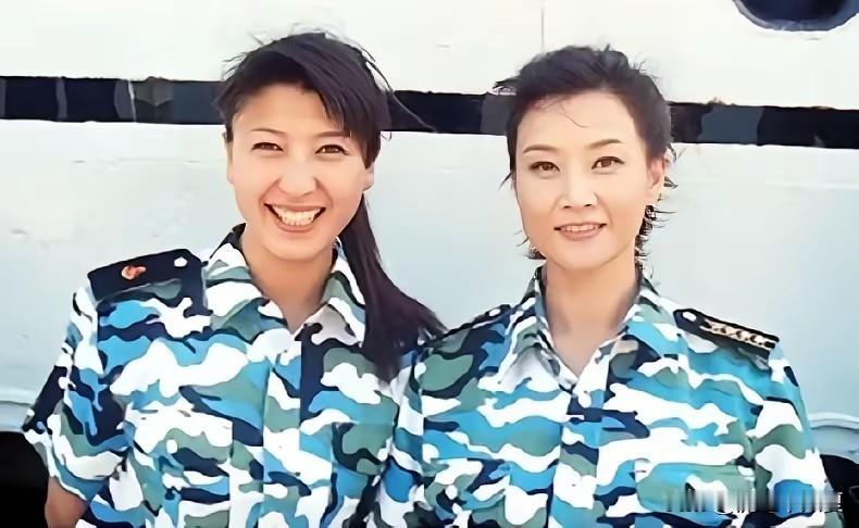 闫学晶和宋祖英这张合影，看后真的忍不住感叹：性格真写脸上，人品刻骨子里！宋祖