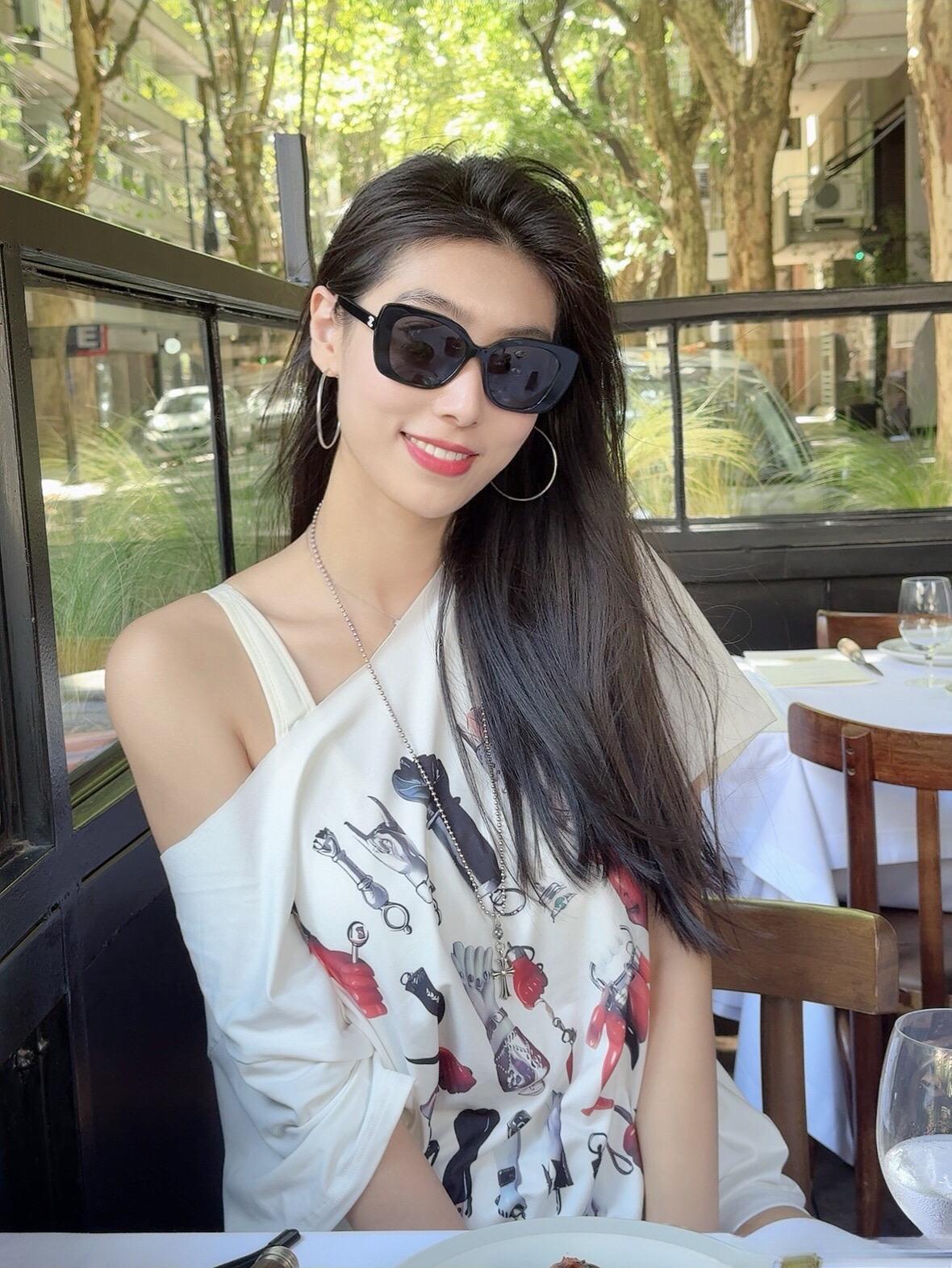 不是入了眼就是占了心上热门穿搭美女文案