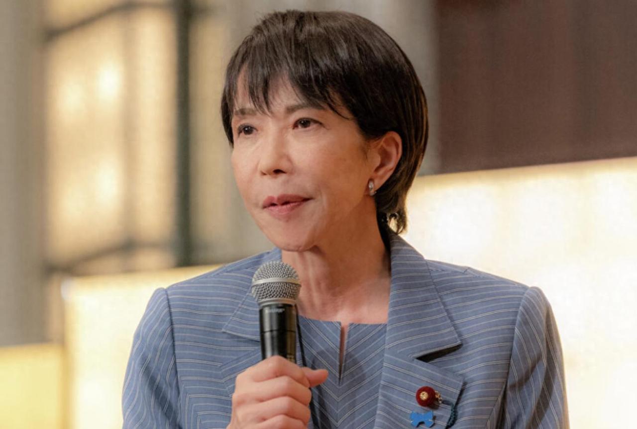 玩火玩大了！日本首相高市早苗一句狂言，竟引来中方雷霆反制。2.2万亿日元的经济损