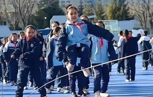 中国发展到了什么程度？说白了，中国现在的发展程度，就是把人类历史上最奢侈的“