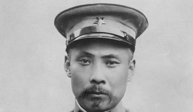 1926年，段祺瑞刚应酬回来，就碰见三姨太头发凌乱，衣衫不整，他瞬间清醒过来，冲