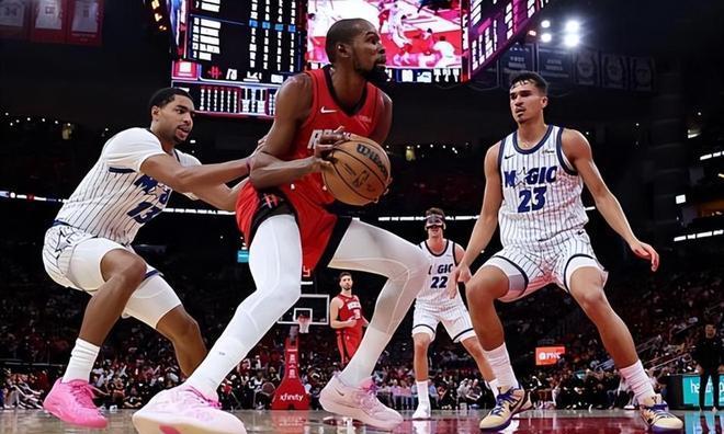 电风扇最牛的是防守的小细节太到位了，我之前看到过有大佬细致拆分他的防守习惯，很多