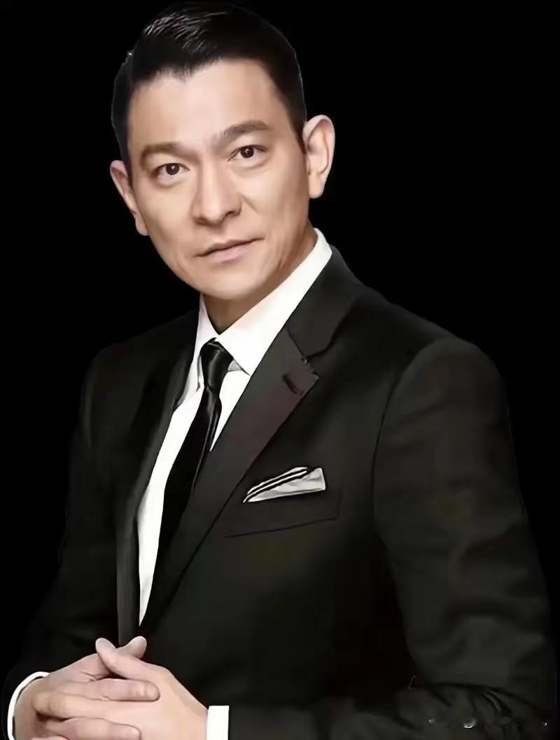 刘德华能红一辈子是有原因的刚才刷到一段特别暖的视频，刘德华和94岁的歌迷一