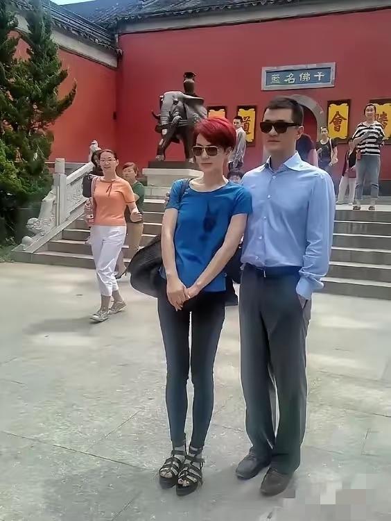 不得不佩服李亚鹏的“投资能力”！2008年投资35亿雪山艺术小镇负债28.6亿
