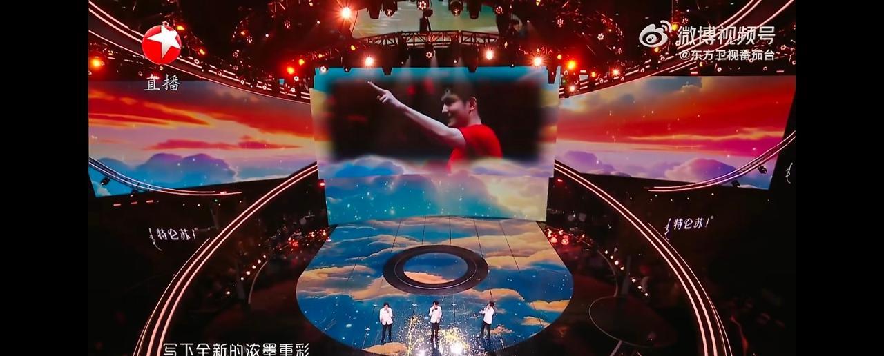 昨晚樊振东登上东方卫视跨年晚会大屏幕，对应的歌词还是写下全新的浓墨重彩！小胖跨