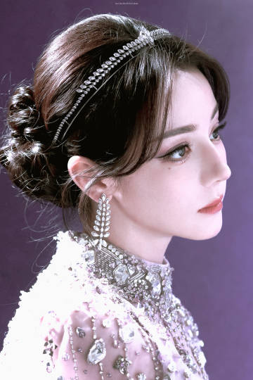 情起一时的喜欢不叫热爱，长久无言的陪伴才可抵岁月漫长