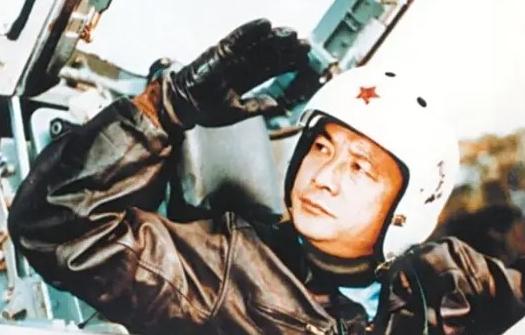 这就是为什么说中国试飞员都是英雄的原因！1978年，一架歼八在试飞任务中飞行至1