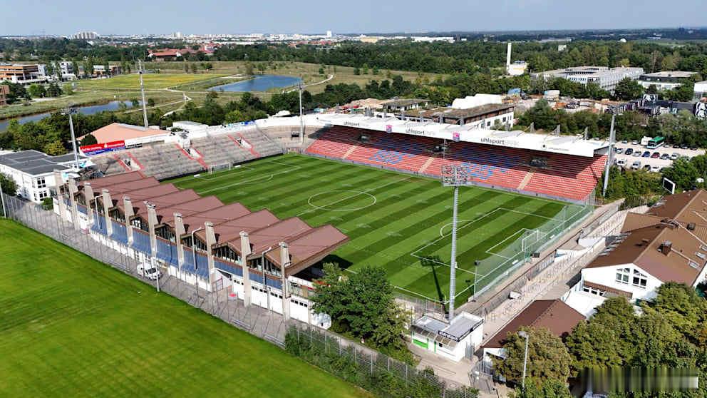 拜仁准备斥资750万欧元，在慕尼黑买下哈兴体育公园，这里是翁特哈兴的主场，此前翁