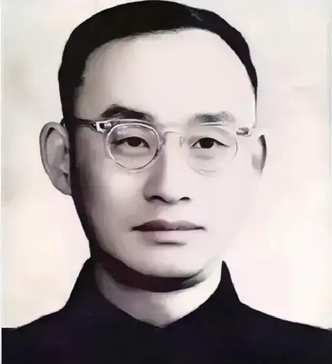 1983年，加拿大数学家门德尔逊受邀来中国讲学，开口第一句话就把在场的中国学者问