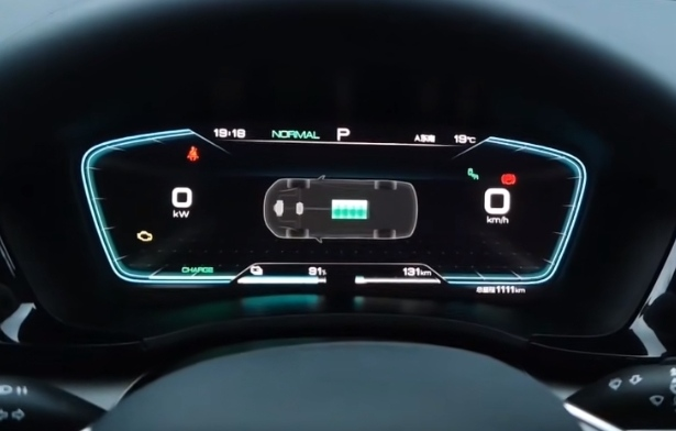 宋PLUSDMi低配和高配仪表盘对比有很多人问我，宋110的低配和高配仪表