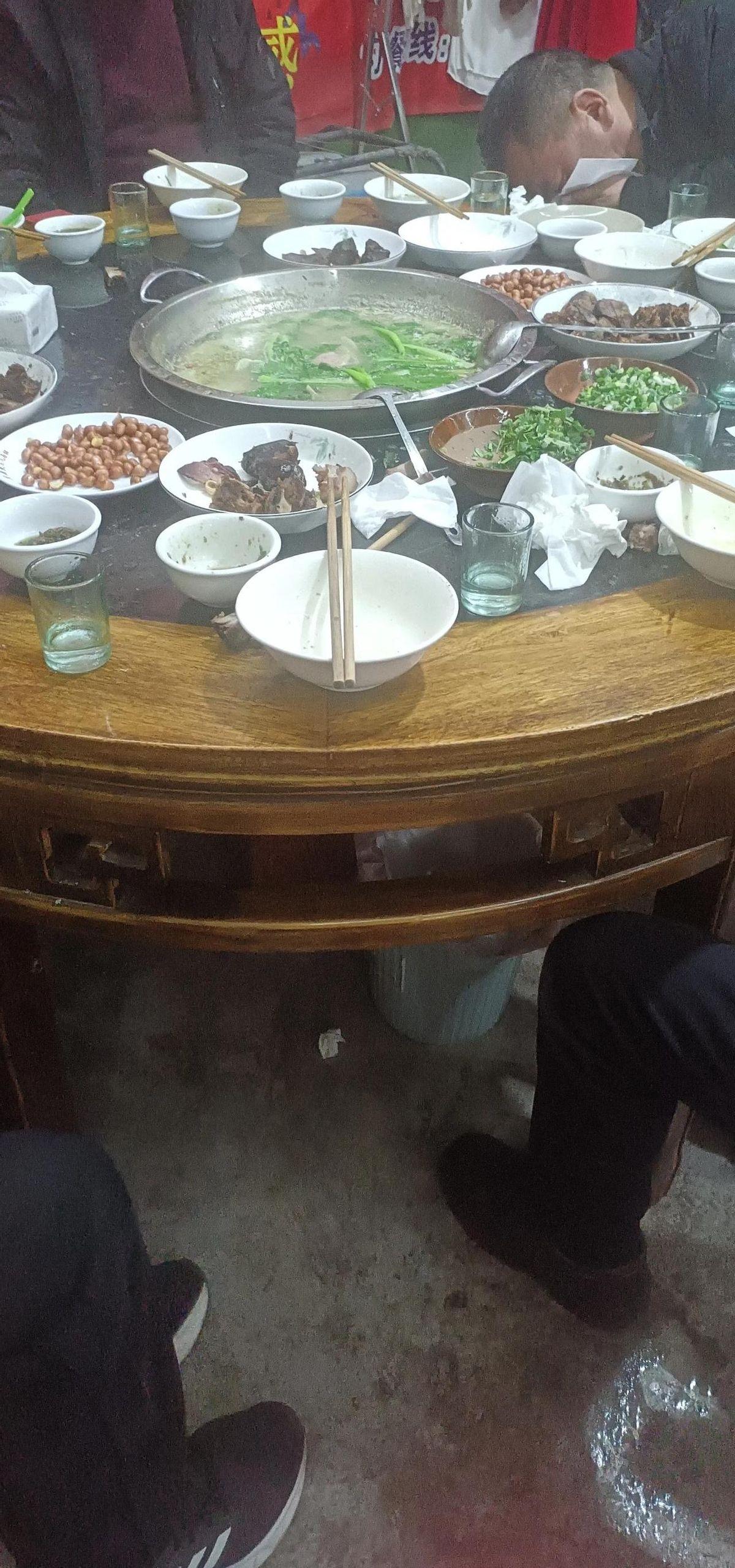 要不是我那搞风水的堂弟酒后吐真言，我可能还蒙在鼓里。他说，所谓的看风水，其实看
