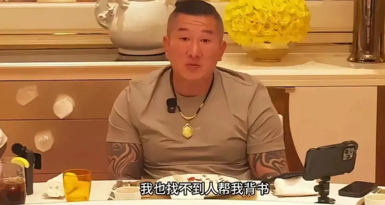 馆长这种投机分子还是先远离一些好！以前舔冥金党时把大陆骂的像是有杀父之仇，不得势