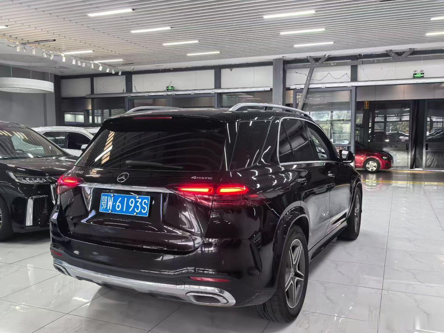 最新到店奔驰GLE450时尚2025年1.9公里全车原漆＋车衣售价53.8