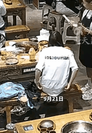 泪目了！四川成都一名姑娘独自在火锅店过生日，本来就打算一个人安安静静吃完这顿火锅