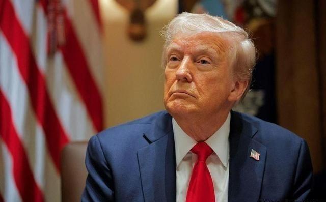 美国最先盯上委内瑞拉这块肥肉。把他们的总统半夜虏走，试探一下。结果委内瑞拉换了个