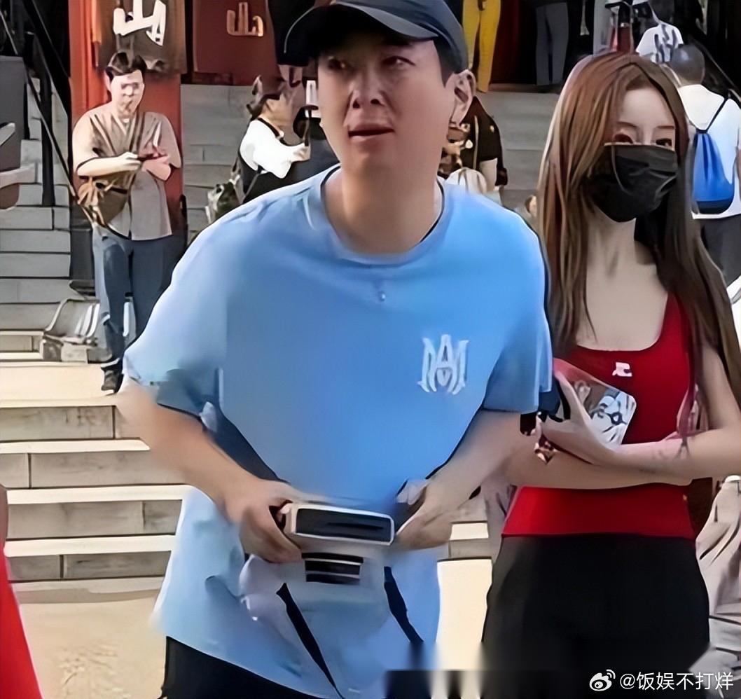 王思聪没签字，出生证父亲栏空白，孩子却天天被叫“王思聪女儿”。黄一鸣产检时间是