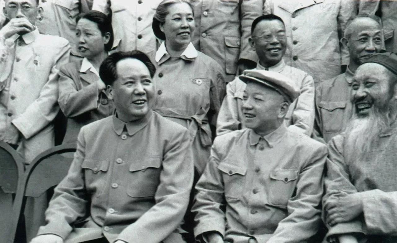 毛主席为新中国设计的政治协商制度在全世界都是独一无二的，充分体现了毛主席杰出的政