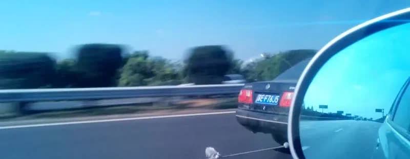 【高速上最危险的并非开得快而是开得慢】左侧车道车速低于110km/h那就是移