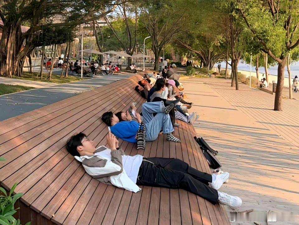 我觉得这个设计挺好的建议全国范围可以推广一下