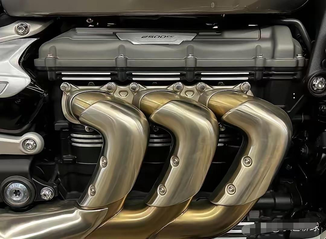 16000转，三缸，不抖。懂摩托的人听到这三个词放一起，第一反应是：吹牛吧？