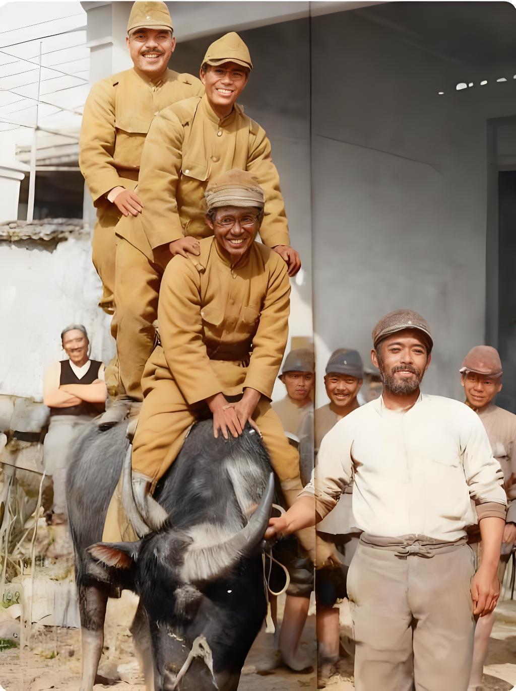 1938年的江西修水乡间，土黄色的日军队服像块肮脏补丁，贴在破败农舍的背景前。一