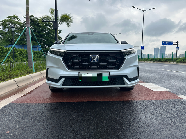 CR-V电混迟到的用车作业第一辆车就是东本的思域，当时买的二手车，开着质量啥的