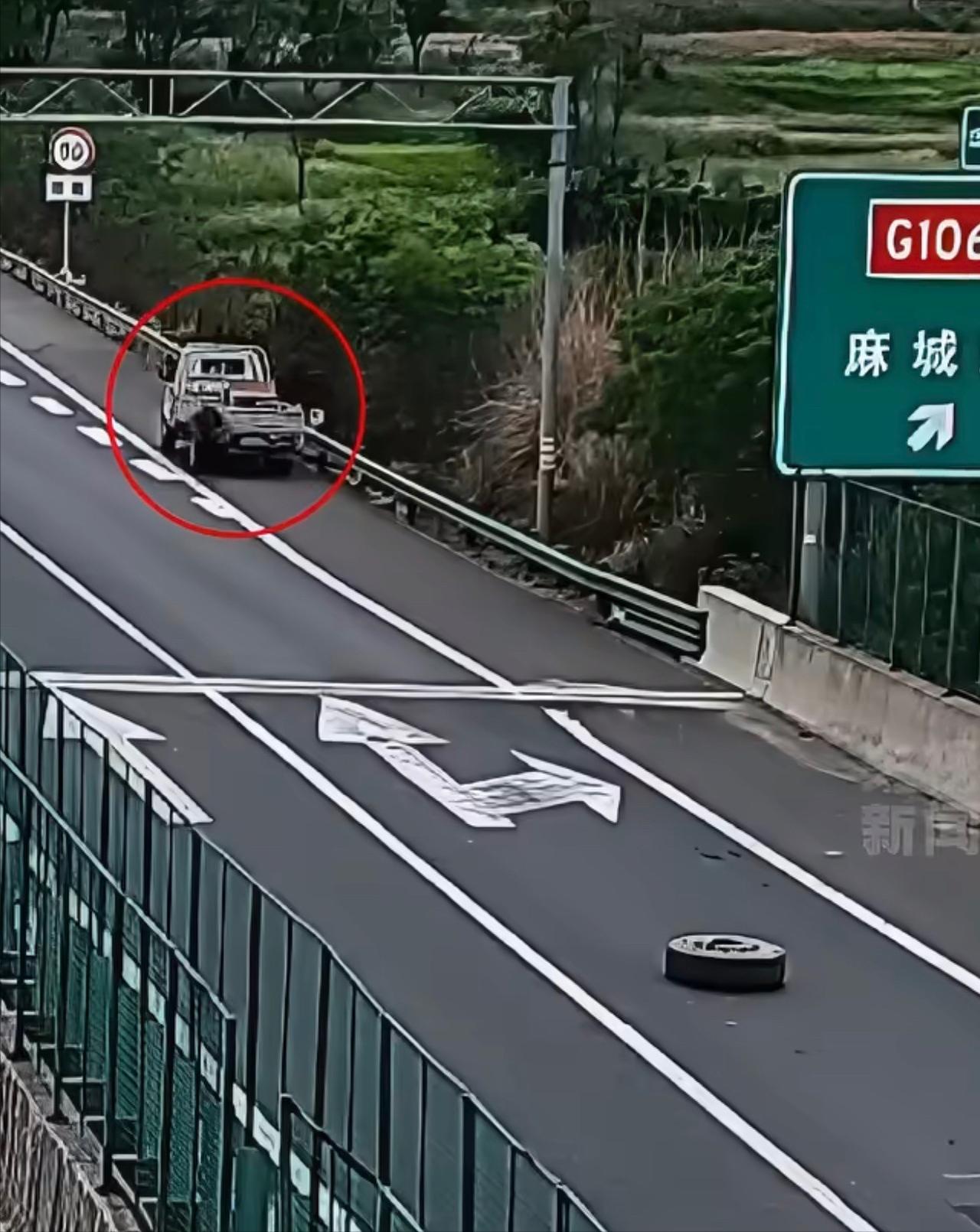 “火上央视新闻了！”5月11日，一段小货车司机高速上拖走轮胎的视频传出，央视新闻