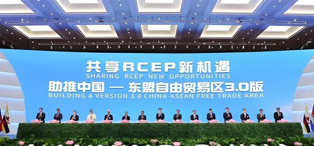 同一天，两条消息：三星家电退出中国，股价反而暴涨14%。是不是听反了？没有。
