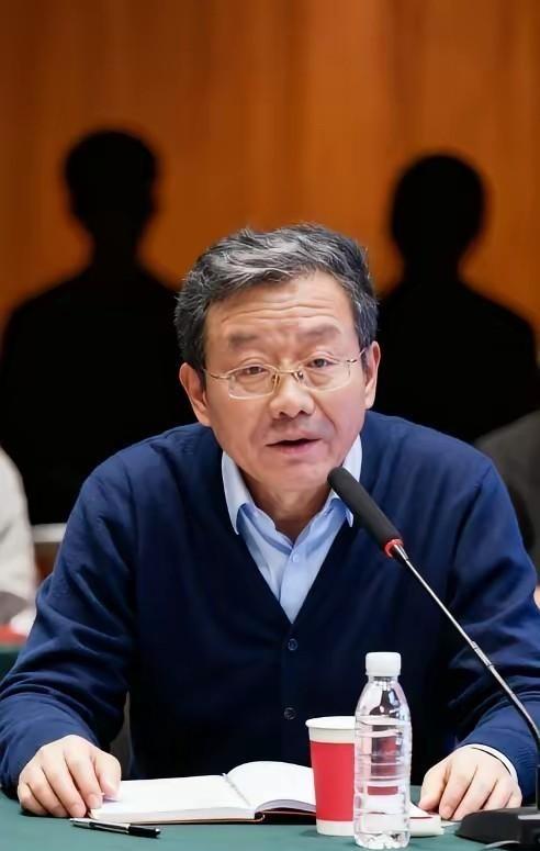 复旦大学教授王德峰，撕开了中国社会当下最大的遮羞布，振聋发聩！他说：“今日之中国