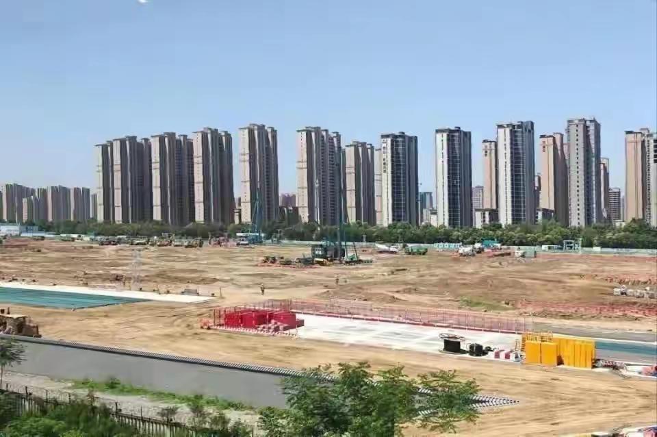 胖东来梦之城65亿项目零垫资火了，中建三局等央企配合到位，为啥别的项目根本做不到