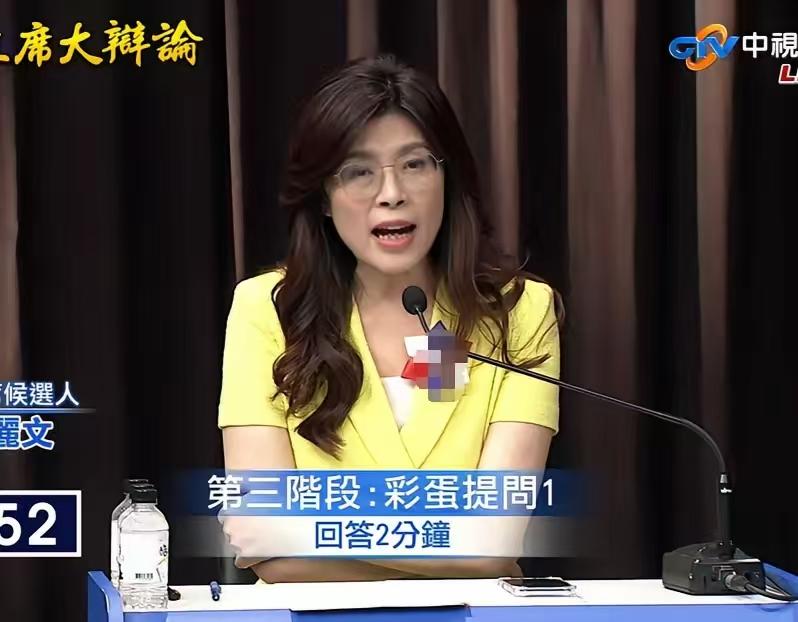 郑丽文出来表态了！针对区桂芝老师提出的“不能永远维持现状”的问题，郑丽文回应称，