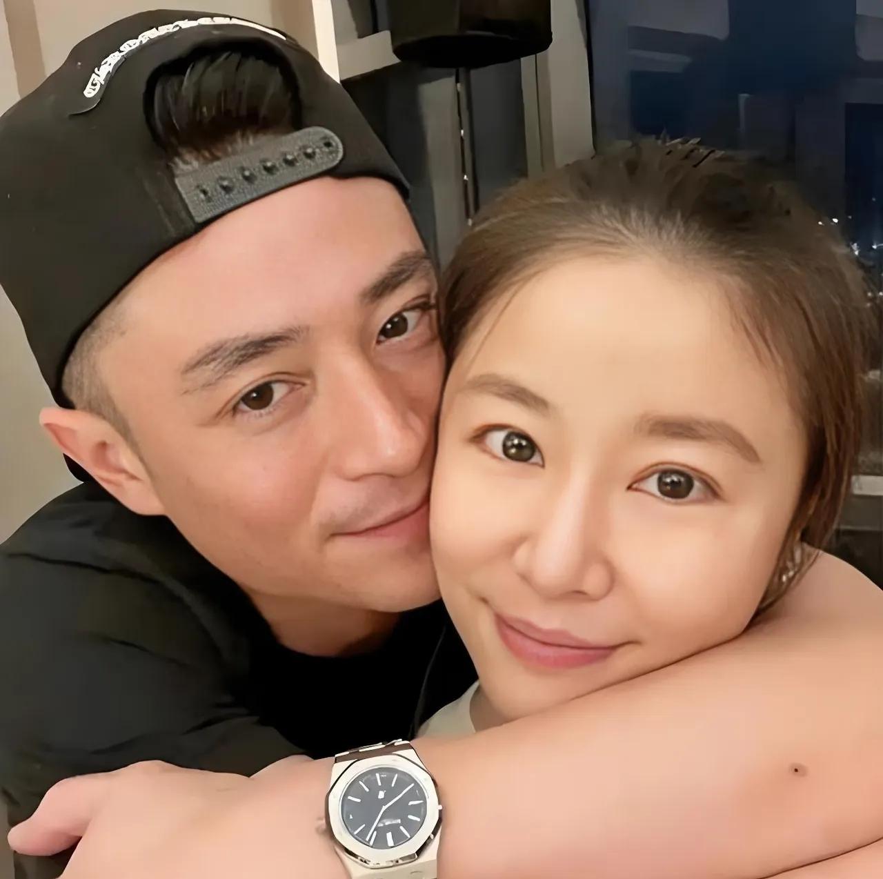 林心如，发文庆祝！8月1日，林心如和老公霍建华一起冲上热搜，原因是林心如在个