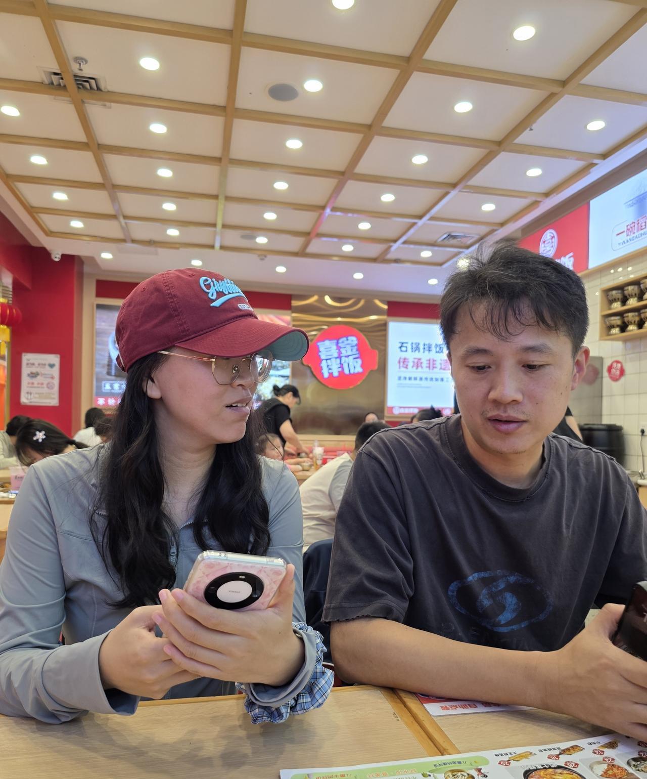 10月3日中午，黄河归来找地方吃饭，外孙的自律让我惊讶……中午离开黄河边，女儿