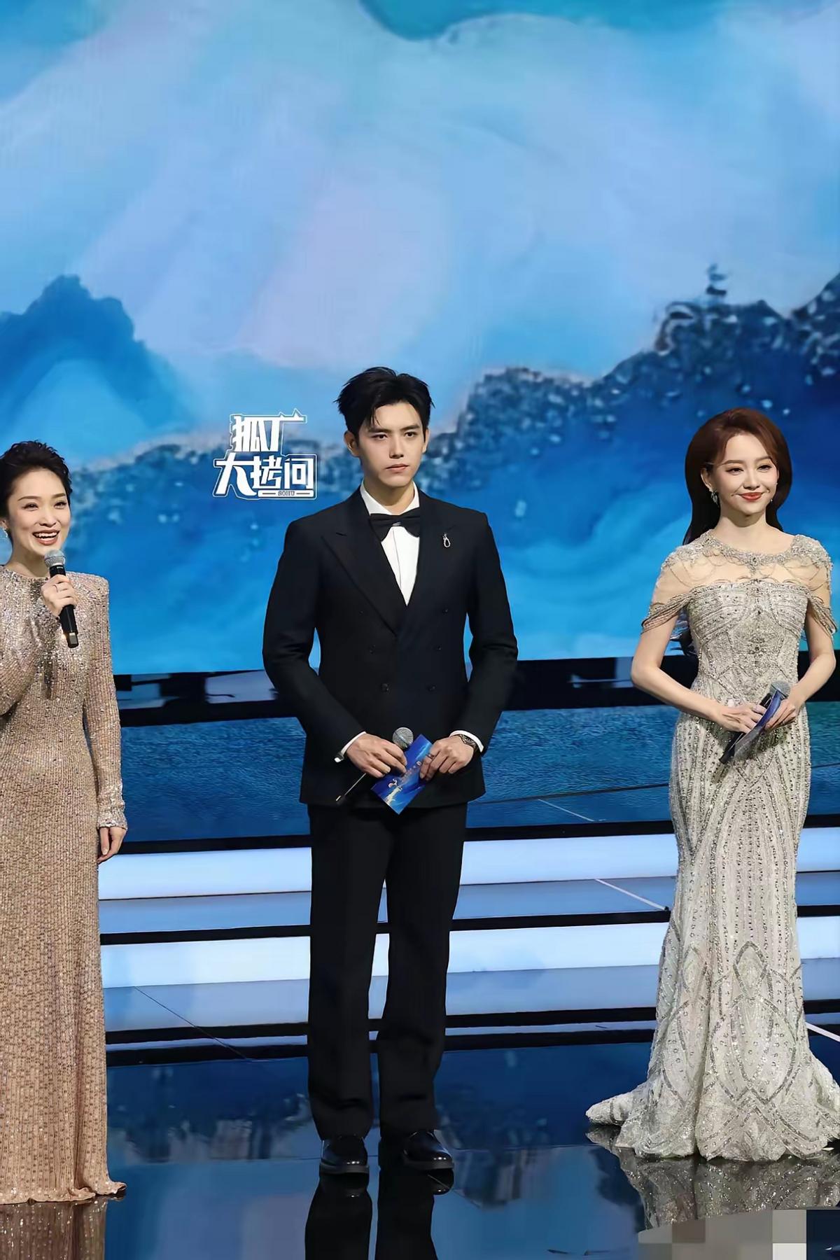 昨天晚上金鸡奖开幕式最尴尬的，不是男明星穿错了礼服，也不是女明星做错了造型，而