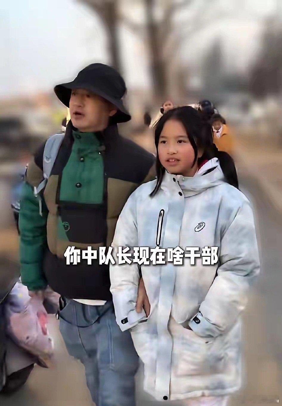 包贝尔分享接女儿放学视频，没有想到的是，包饺子没有像其他星二代一样就读那些国际学