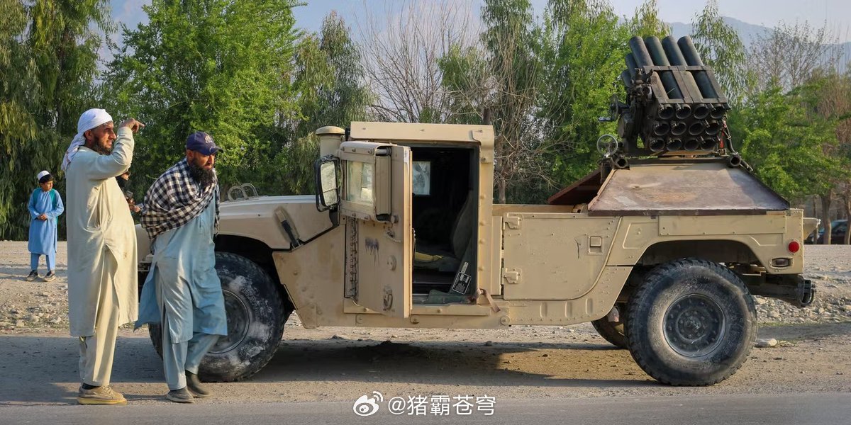 烽火问鼎计划阿富汗老乡“手搓”火箭炮，一辆美国制造的悍马车上安装了一门中国制造的
