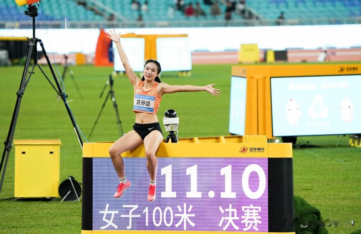 16岁少女连破亚洲纪录！中国短跑天降紫微星，她的极限在哪？▶2022年，14
