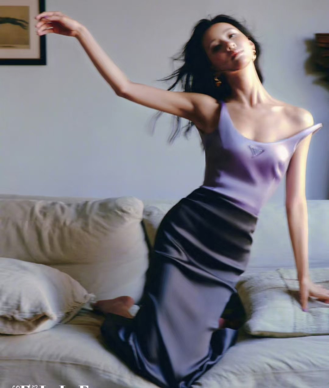 陈都灵看起来像会跳舞的我的天陈都灵这个身段，现在懂了为什么好多人以为嘟是舞蹈生