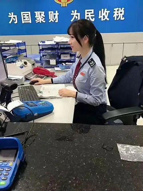 侄女入职税务四年，今年三十岁，她告诉我，单位里和她同龄、二十七八到三十出头的年轻