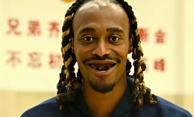 麦考尔迫不及待！近日，麦考尔表达了自己对广东队感激之情，以及杜锋指导的感恩。