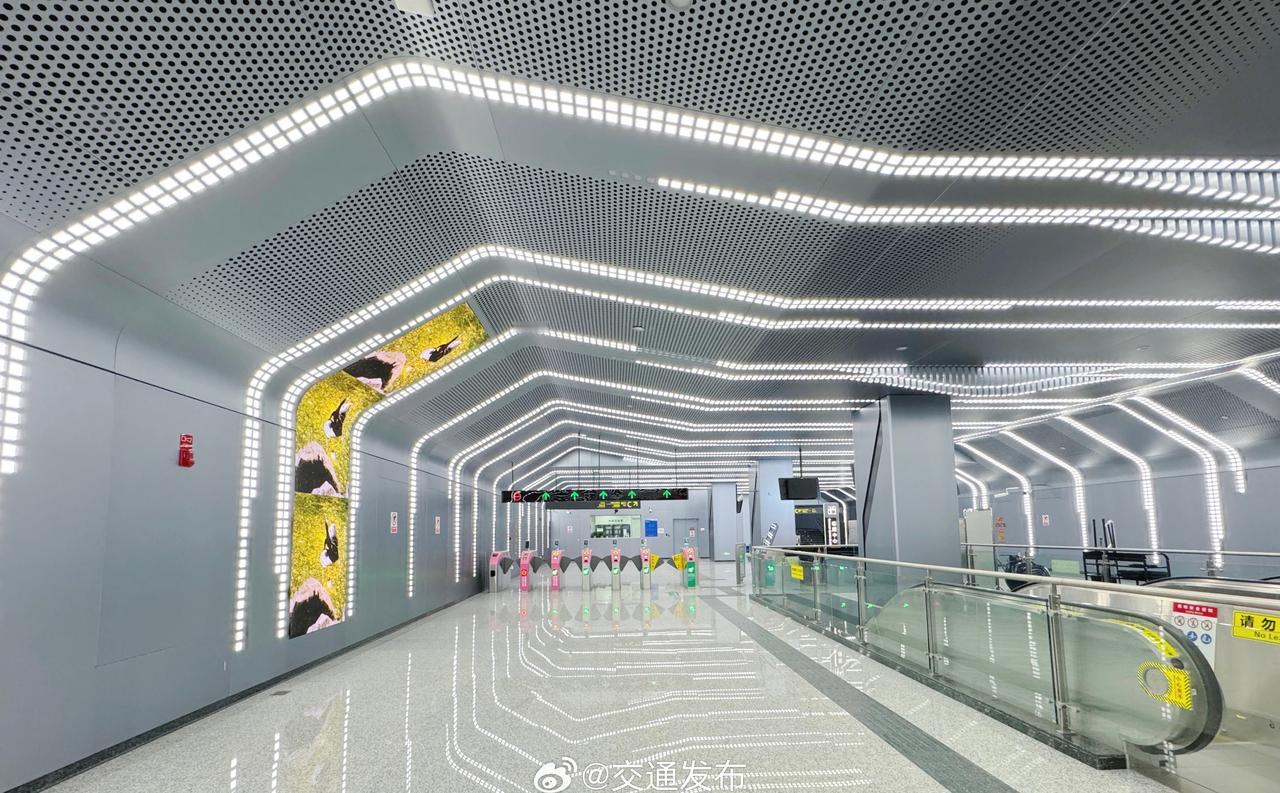 【科幻感十足！成都地铁30号线一期开通在即】原来你是这样的地铁11月11日，成