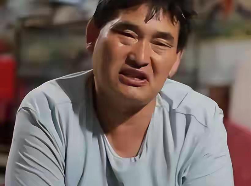 他俩压根没领结婚证。婚礼办得全网沸腾，陈亚男被骂五年"骗婚""蹭流量"，结果从头