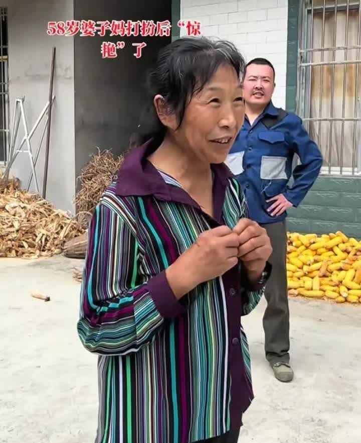 你敢信这俩是一个人？人靠衣装一点没错！这个大妈58岁了，没打扮前看着像6