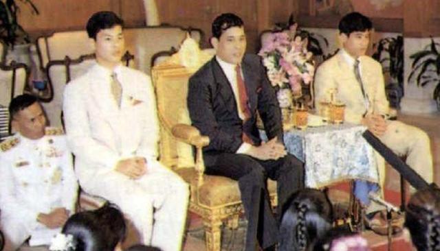 诗丽吉王后逝世，葬礼上却看不到海外四个游孙的影子。有种血缘，叫做至死不见。