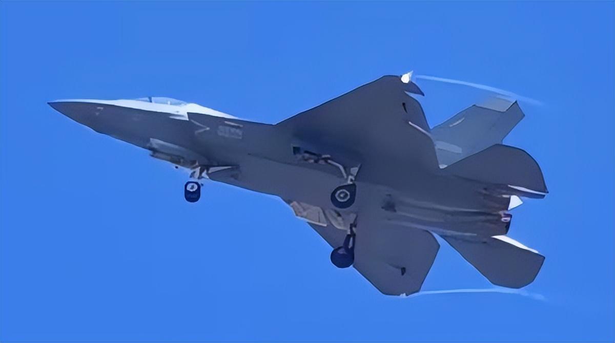 当地时间2026年4月13日，巴基斯坦媒体，伊斯兰堡时报报道称，巴基斯坦空军以每