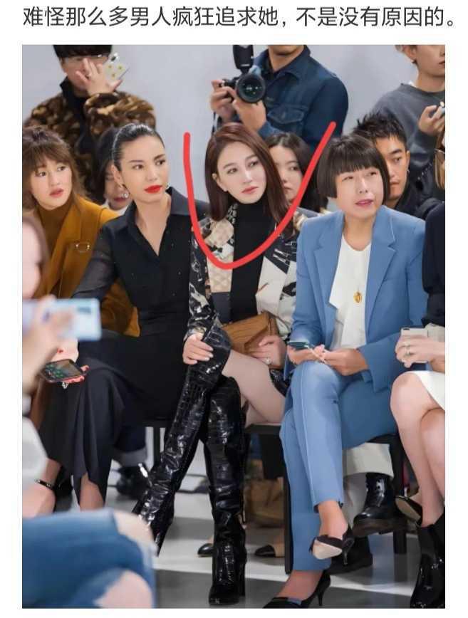 我朋友，想追蓝色西装那位。