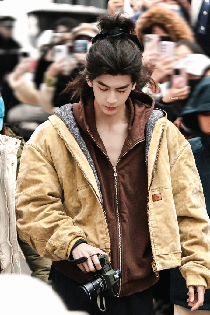 张凌赫5a颈区张凌赫领口微敞going味张凌赫5a颈区，张凌赫领口微敞goin