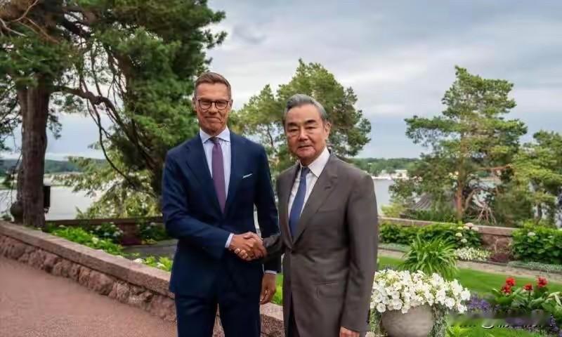 就在刚刚，中国外交部发布通告，7月8日，中国外交部官网发布《王毅外长访问北欧