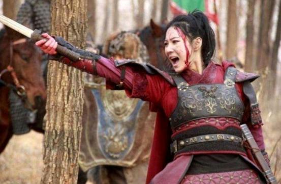 53岁的穆桂英被乱箭射死后，西夏人割下这位绝代女将的头颅，把满身箭孔的尸体抛下悬
