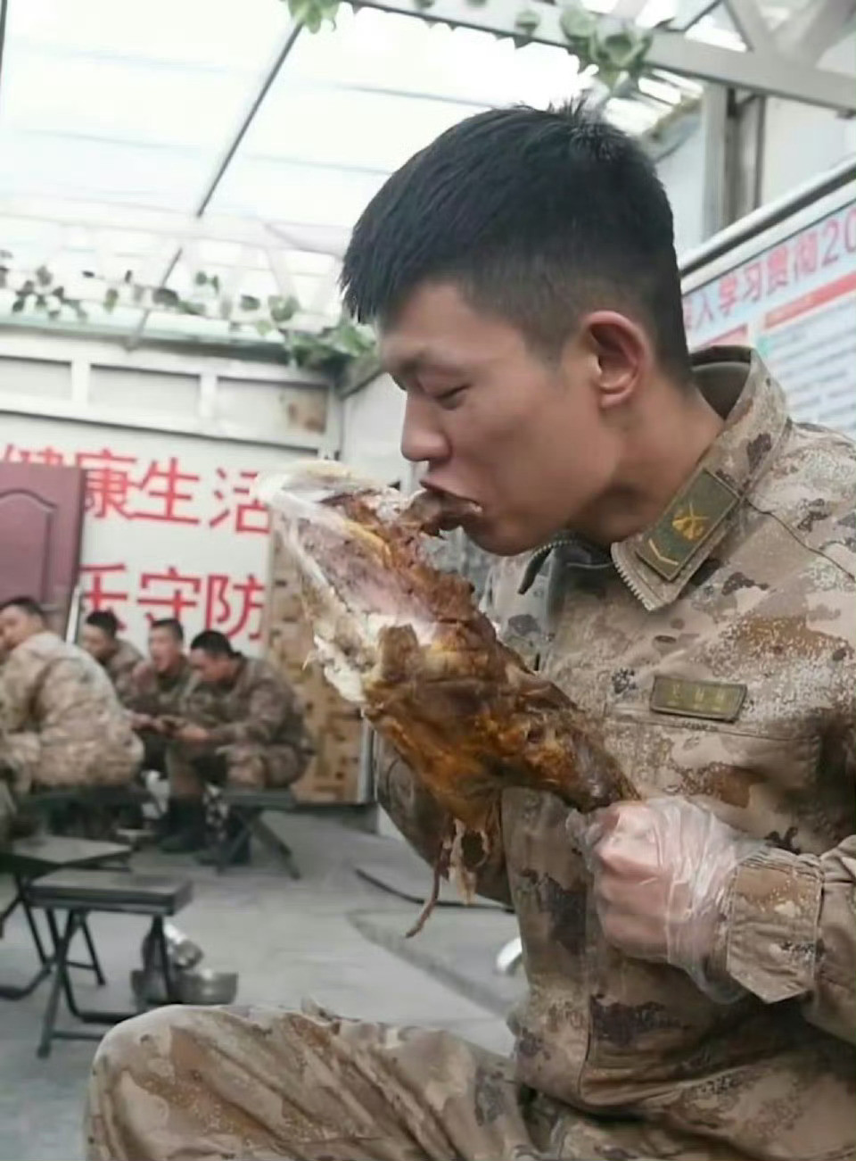 以后能不能多报道报道这样的画面，我们爱看。​​​​